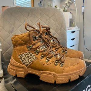 Guess boots